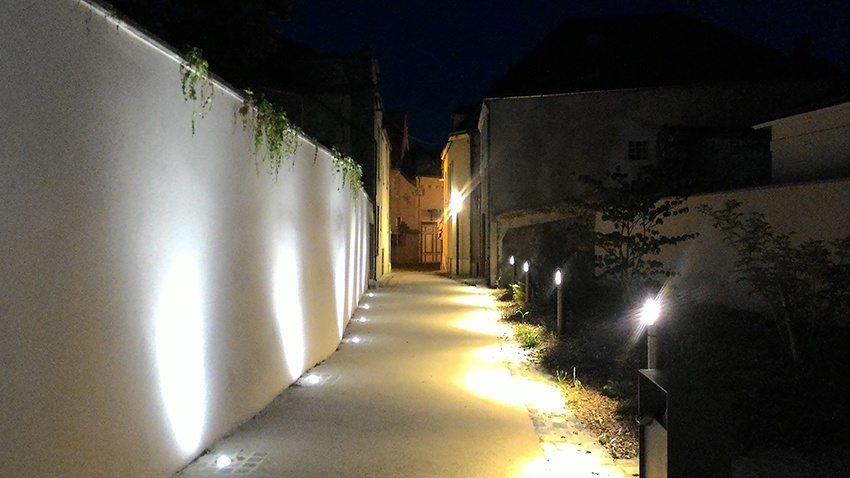 Urbanisme // Projet urbain d'espace public - R�am�nagement du secteur des Georgeries - Maintenon : 05-Maintenon_reamenagement espace public_photo nuit