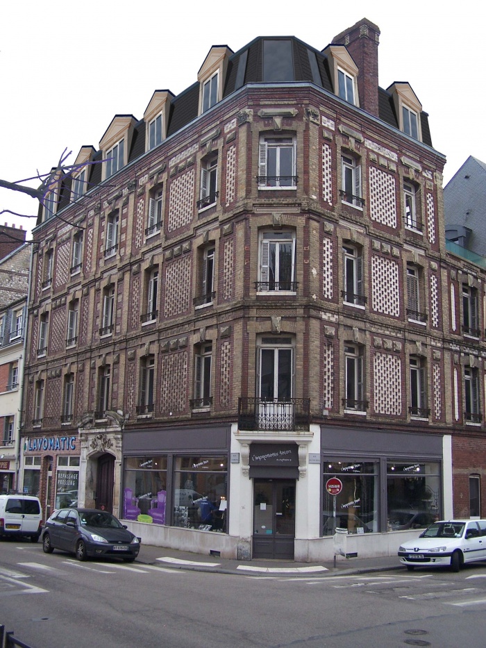 Sur�l�vation d'un immeuble et r�am�nagement int�rieur